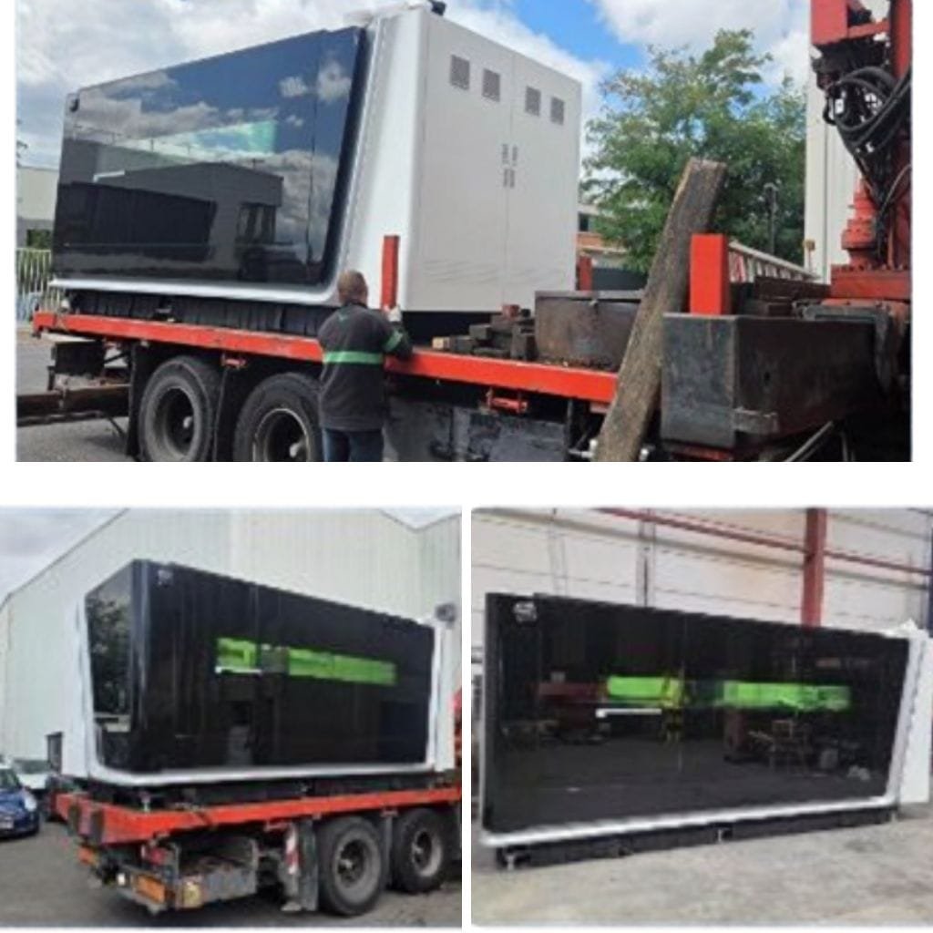 Livraison du nouveau laser fibre 6 kW de FGM Group : la machine de découpe laser arrive sur camion-plateau à l’atelier